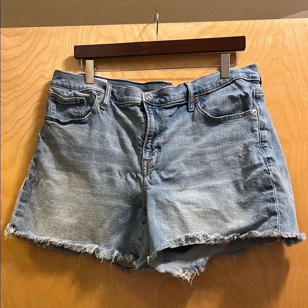 Gap 5 inch jean short mid rise